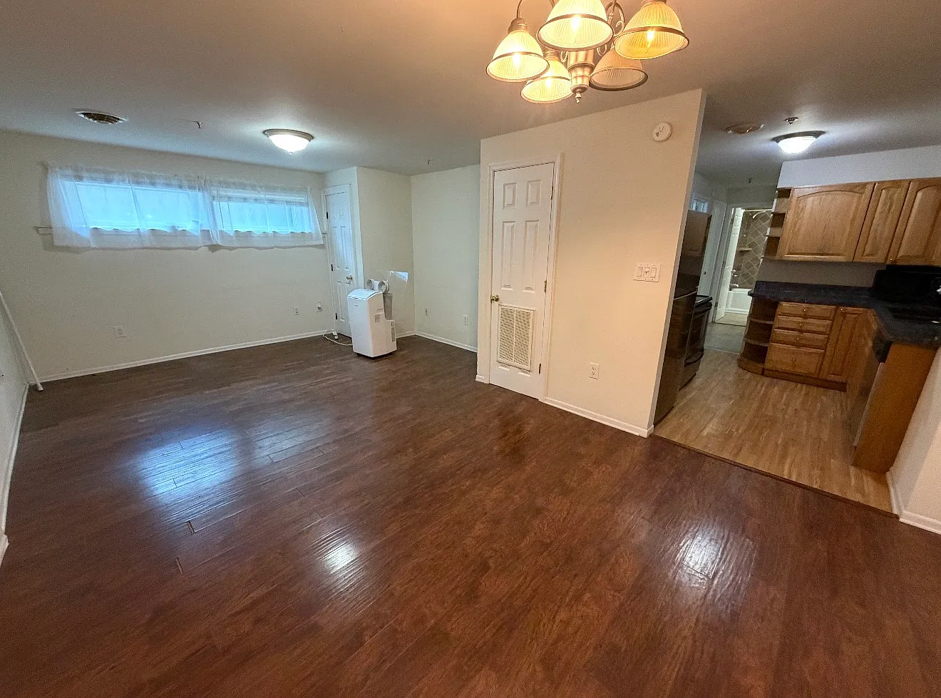 2 bed, 1100 sqft, $1,100 — Photo 1