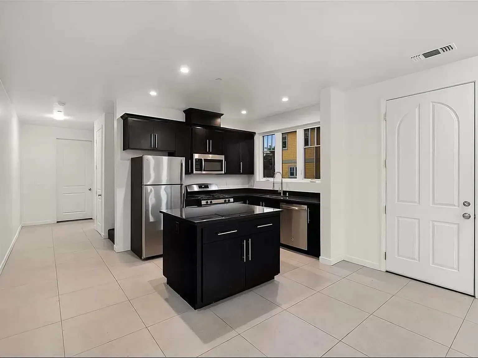 3 bed, 1478 sqft, $5,900 — Photo 3