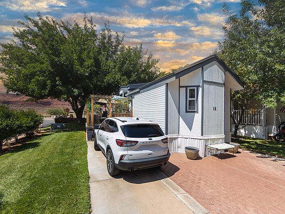 2nd image of 15 Cottonwood Ln