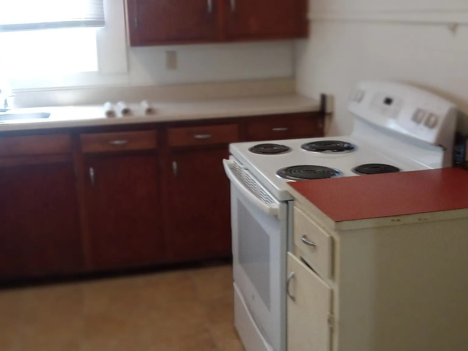 2 bed, 1500 sqft, $895 — Photo 2