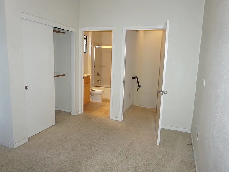 907 Zephyr Dr — Photo 7
