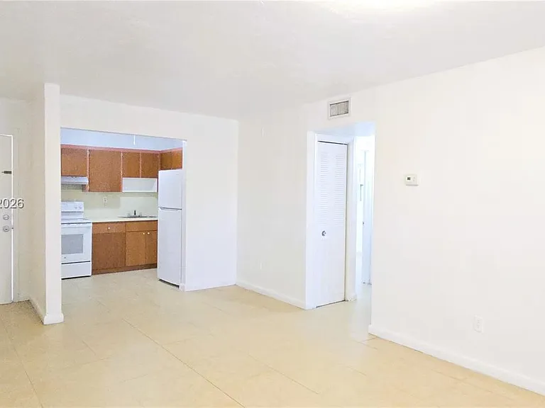 718 SE 8th St #1 — Photo 3