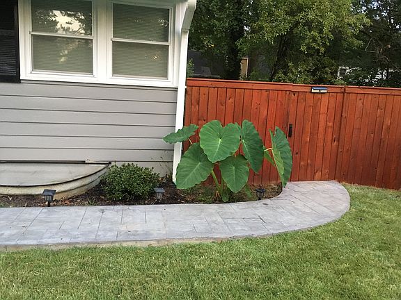 3rd image of 3007 Wallace Dr