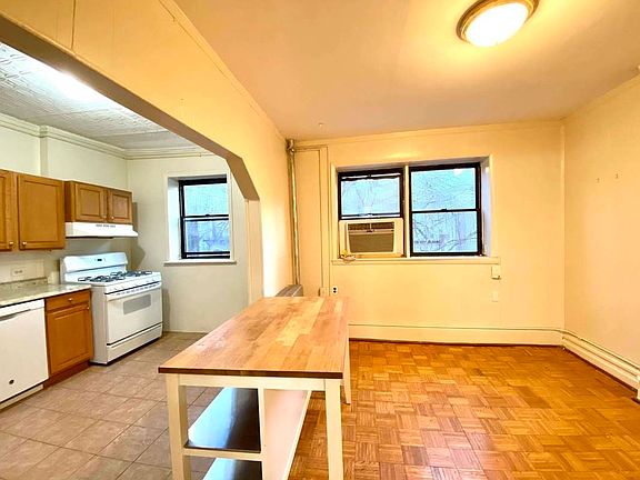 4th image of 322 2nd St #3A