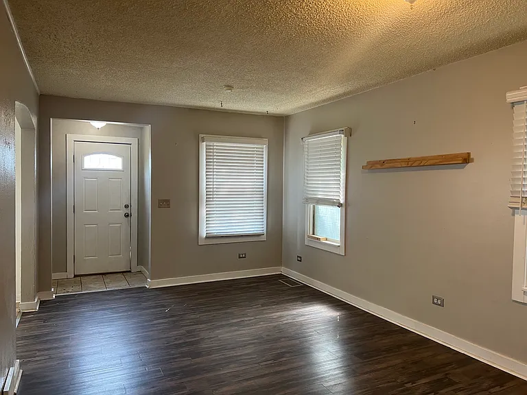 2224 W Kent Ave — Photo 3