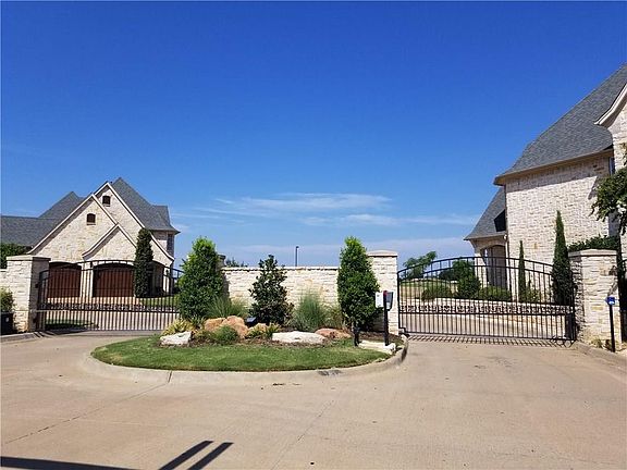 2nd image of 2305 Vineyard Dr