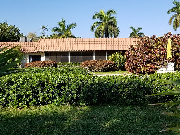 2nd image of 1130 S Lakeside Dr