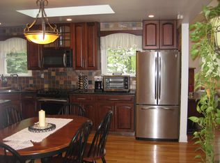 4 Hawthorne Cove Rd, Danbury, CT 06811