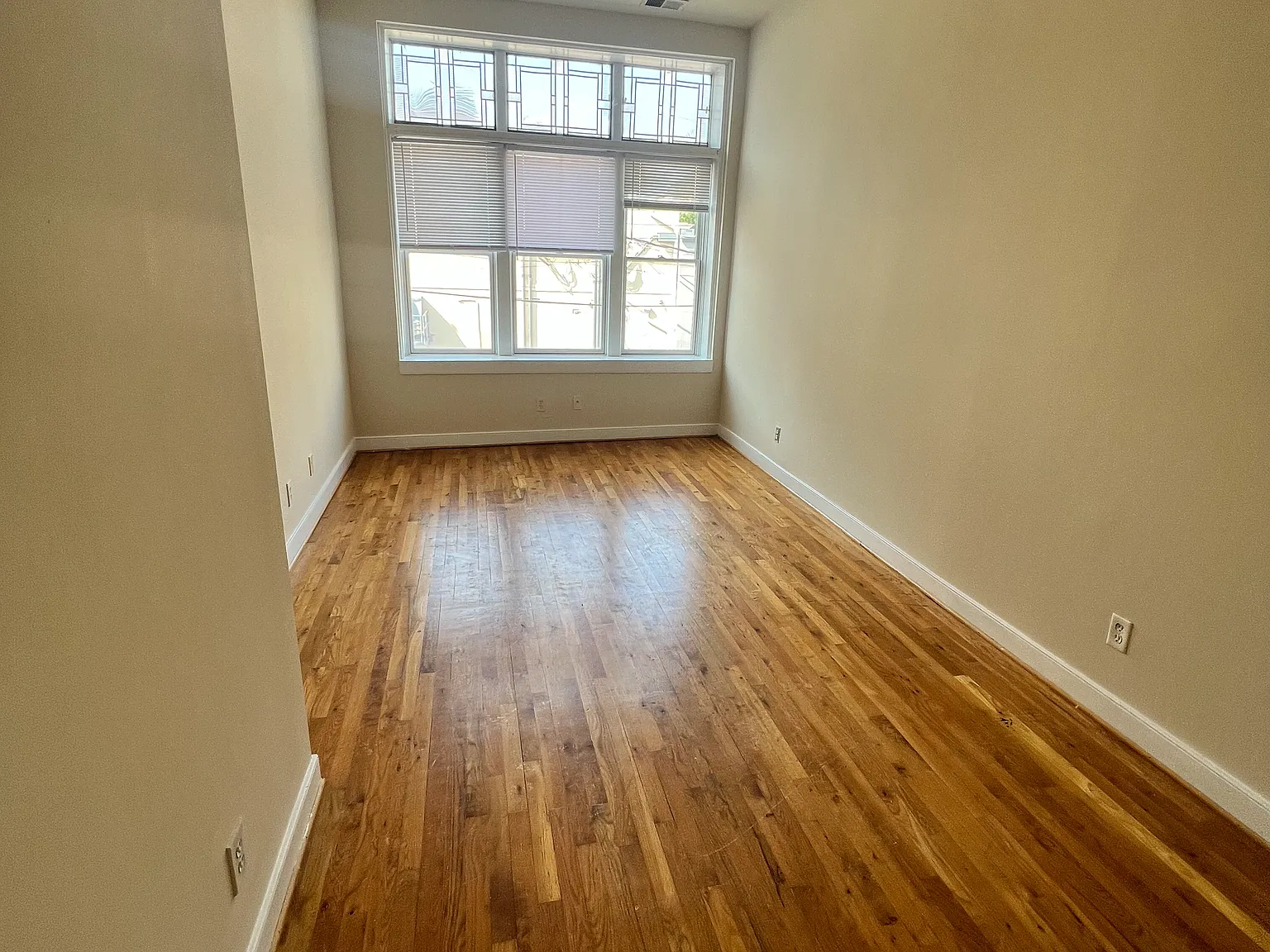 2 bed, 900 sqft, $1,595 — Photo 1