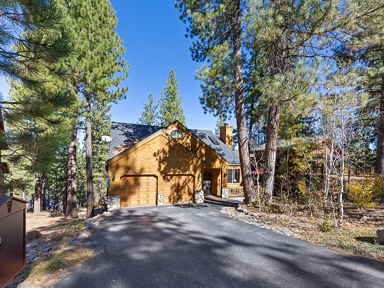 724 Conifer — Photo 41