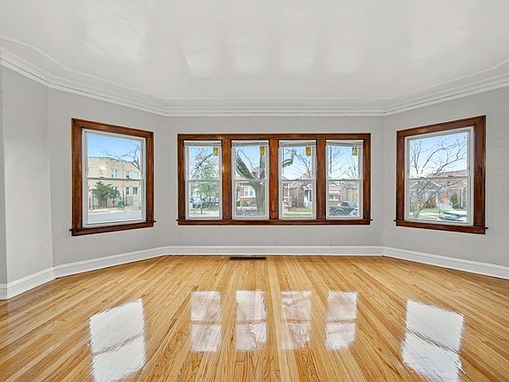 4th image of 5559 S Sacramento Ave