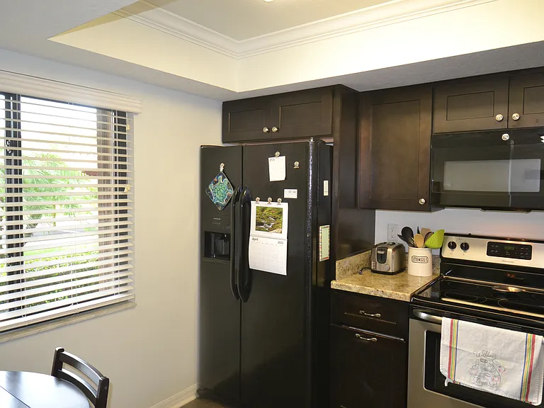 161 Lakeside Dr — Photo 2