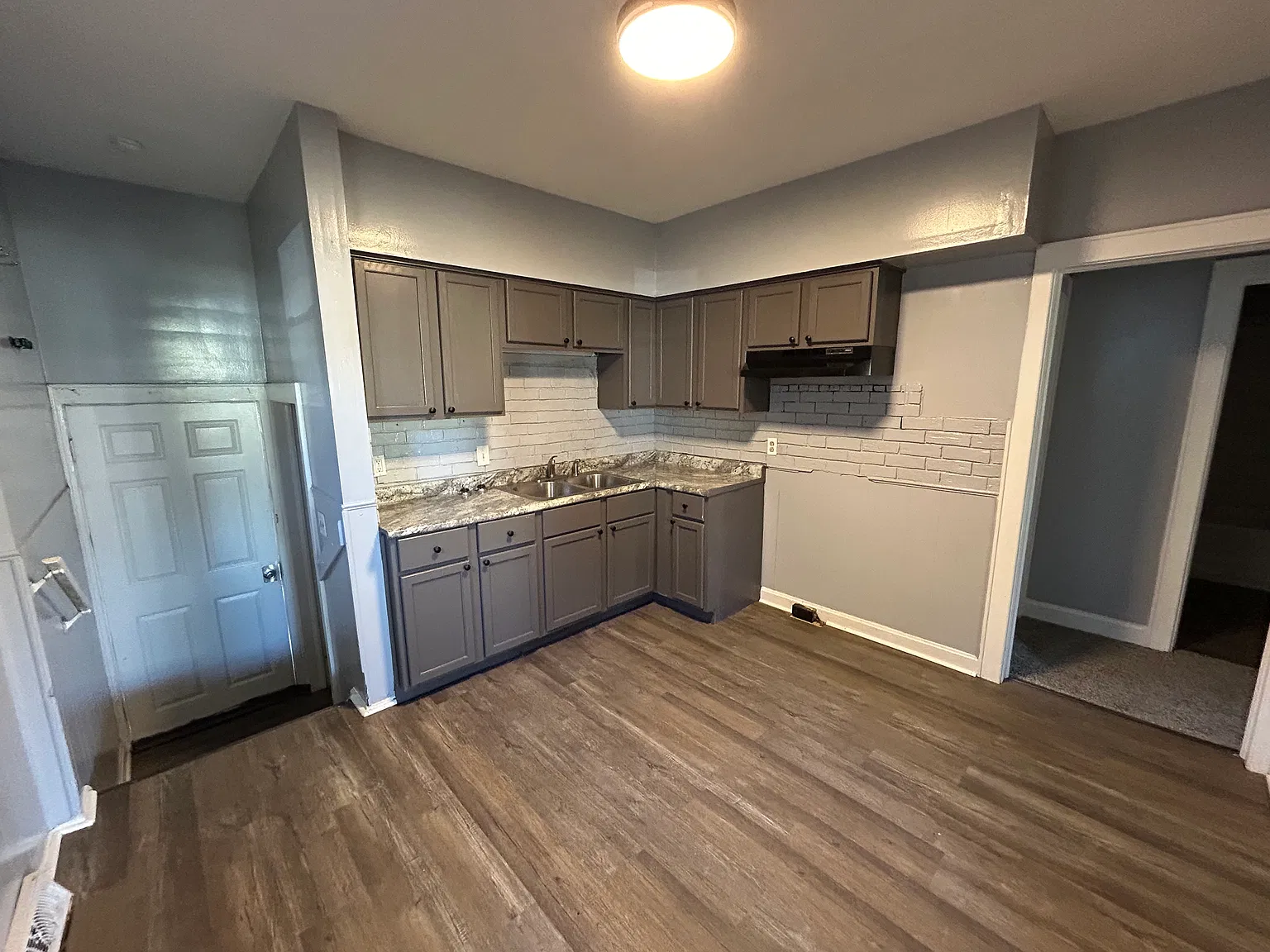 2 bed, 720 sqft, $925 — Photo 3