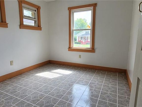 5th image of 249 Huron Ave