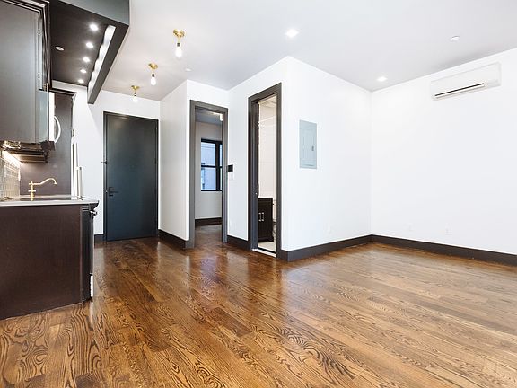5th image of 239 Hawthorne St #3F