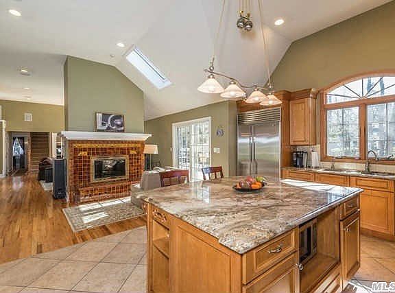 4th image of 27 Woodhollow Ln