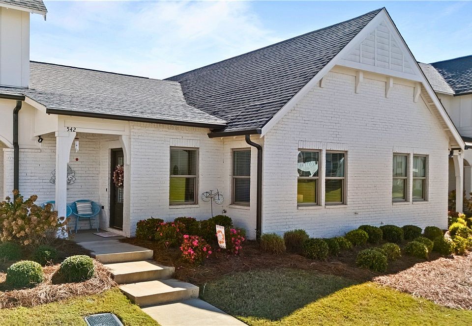 1st image of 542 Grey Oak Cir