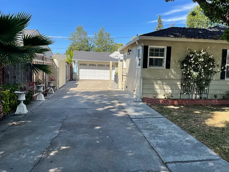 2067 Jonathan Ave — Photo 31
