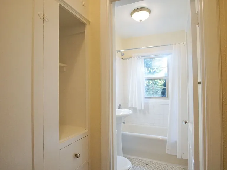 2254 NW Glisan St #109 — Photo 1