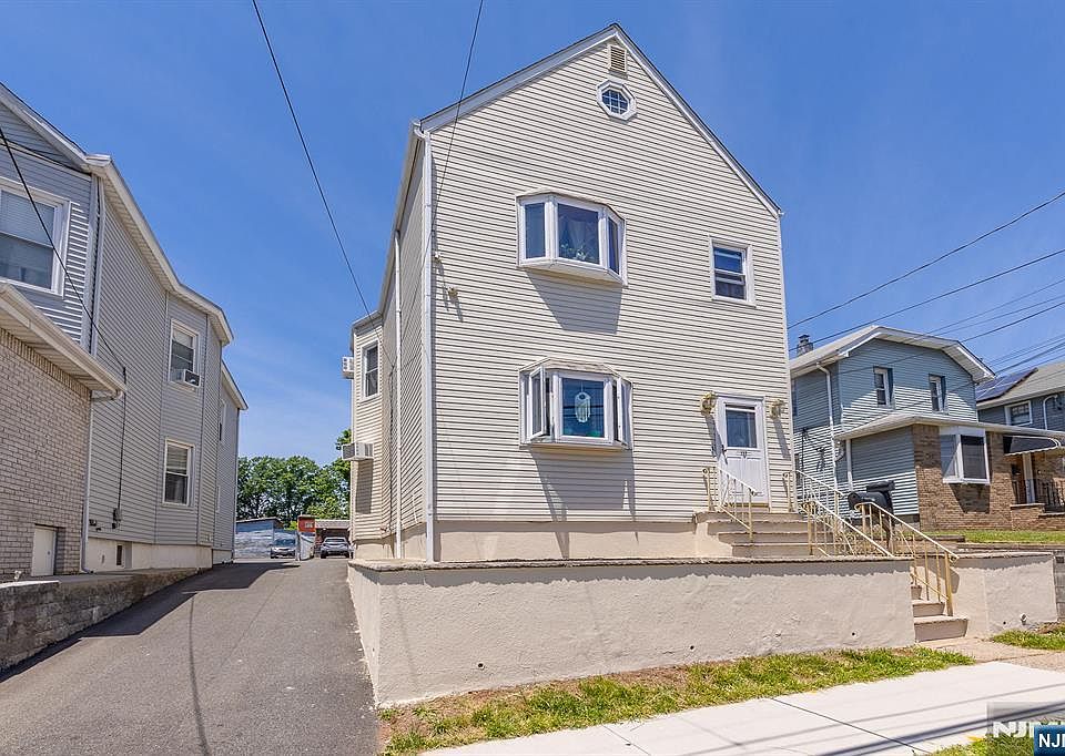 1st image of 137 Uhland St