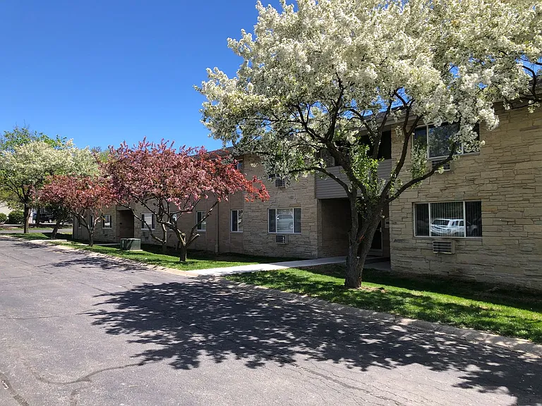 Forest Place Apartments — Photo 32