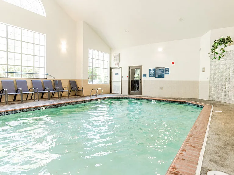 Kent Apartments - Signature Pointe Apartment Homes - Indoor Pool