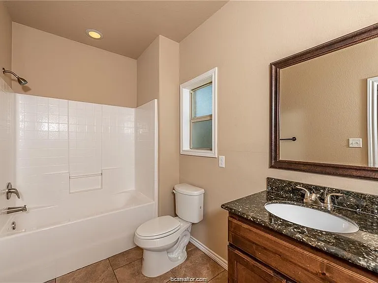 4001 Golden Eagle Dr #B — Photo 12
