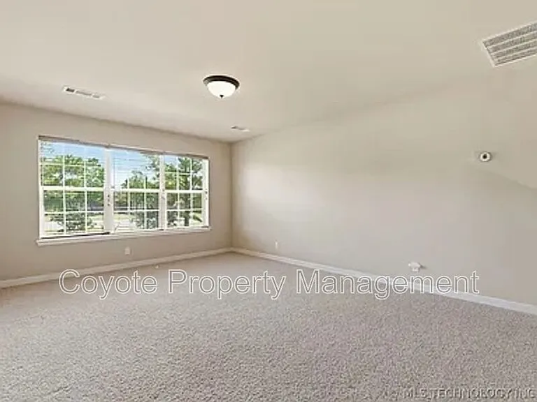 2809 N Fern Ave — Photo 15