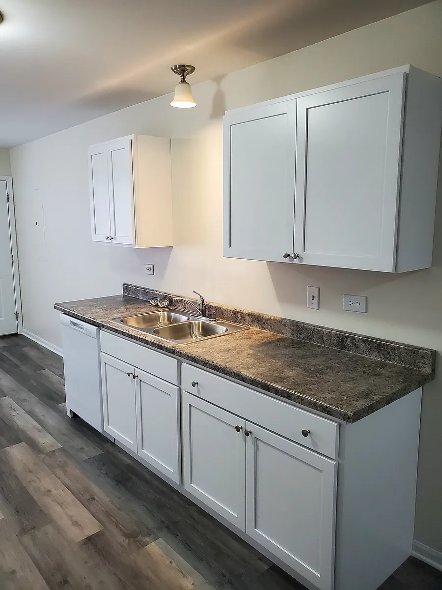 Building Photo - 14012 S Kelly Ave #201