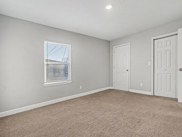Beverly Place Apartments — Photo 13