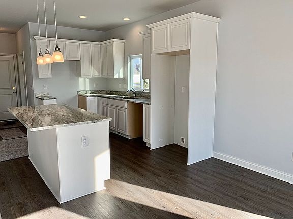 4th image of 1610 Baypointe Cir