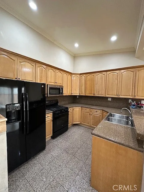 2 bed, 1077 sqft, $3,000 — Photo 2