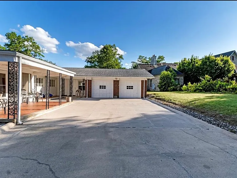 300 Edgedale Dr — Photo 6