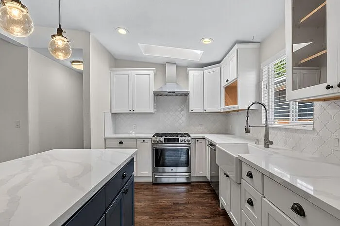 3 bed, 2.0 bath, 1210 sqft, $3,995 — Photo 4