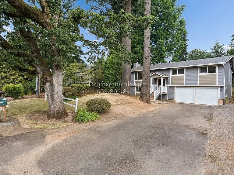 2791 Warwick St — Photo 3