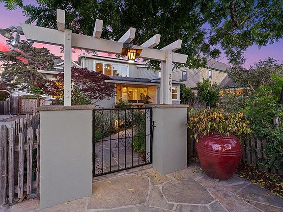 2nd image of 204 Laguna St