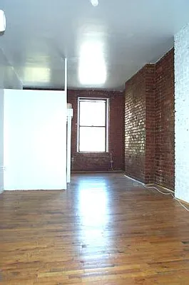 Rented by Tower Brokerage | media 33