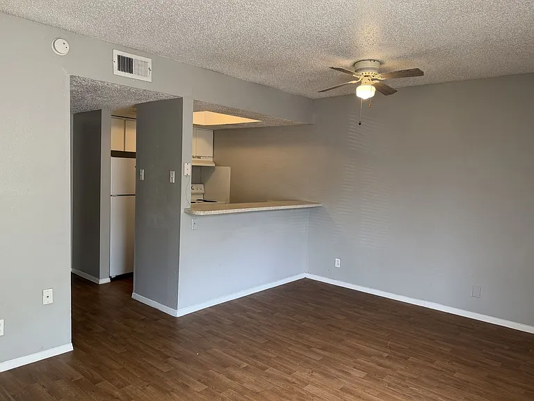717 E Grayson St #8 — Photo 2