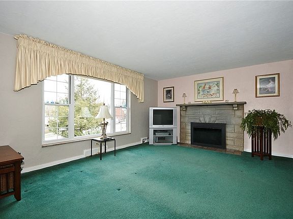3rd image of 1102 McKnight Dr