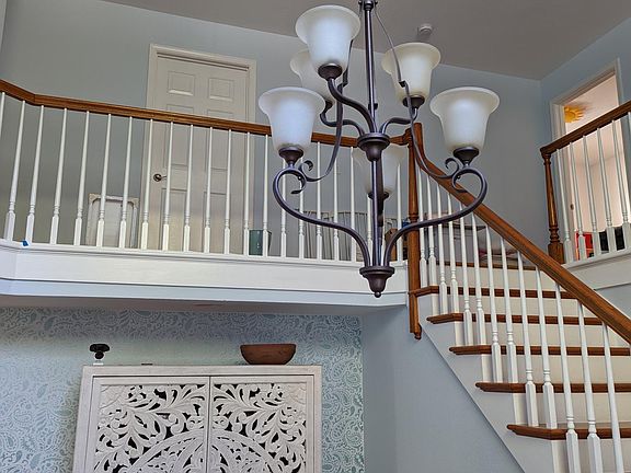4th image of 799 Glenborough Dr
