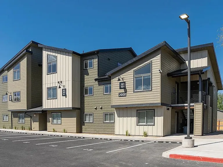 Salmon Crossing Apartments — Photo 12