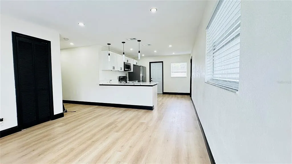 3 bed, 2.0 bath, 995 sqft, $2,500 — Photo 4