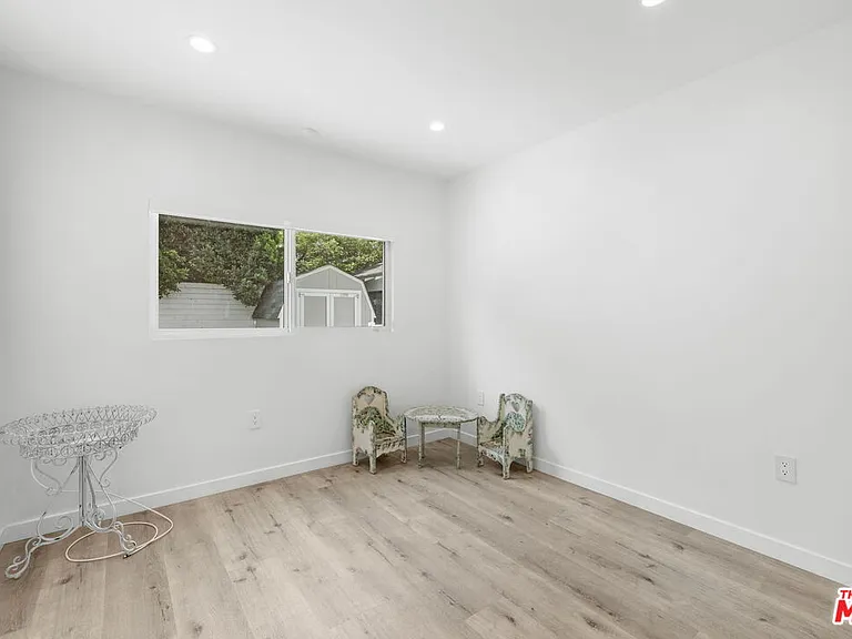 14642 Runnymede St — Photo 19