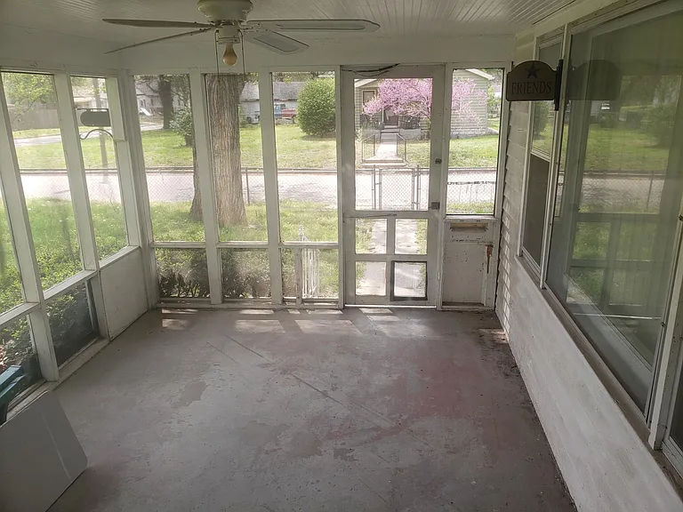 158 NW Holman St — Photo 21