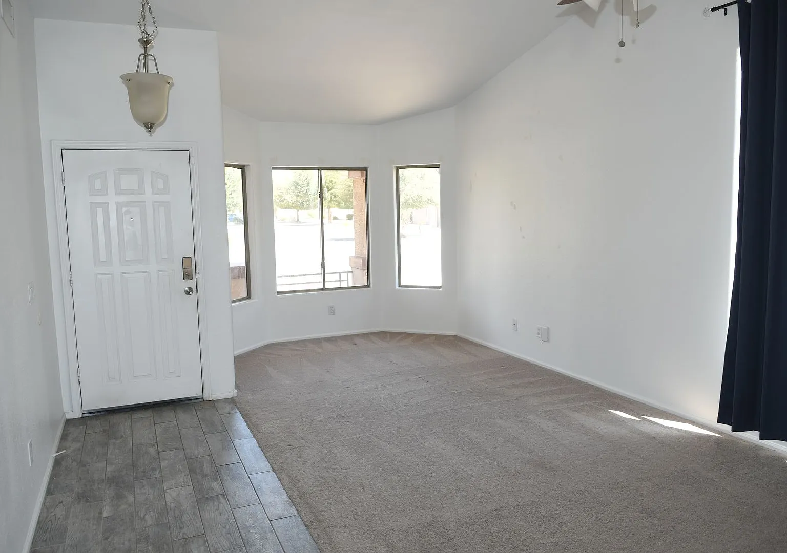 Ideal 4 Br 2.5 Ba 2 Cg Home with Solar Near Sarival Ave and I-10 in Goodyear — Photo 4