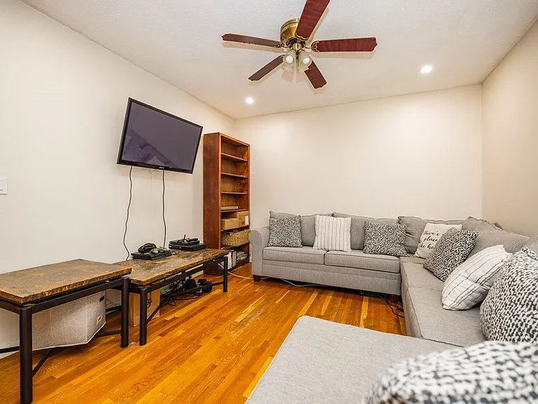 286 Ferry St #286 — Photo 2