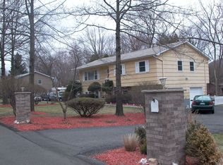 11 Oak Ridge Rd, Pomona, NY 10970