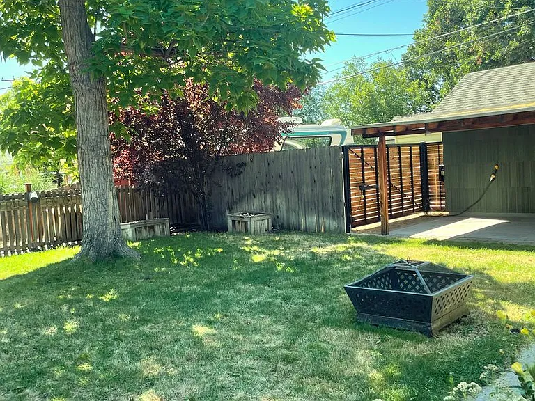 2411 W Woodlawn Ave — Photo 28