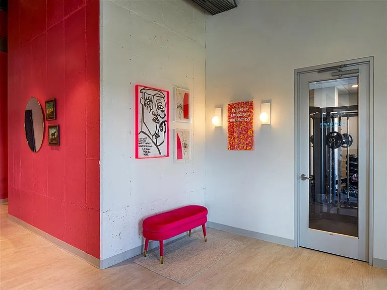 Swivel — Photo 9