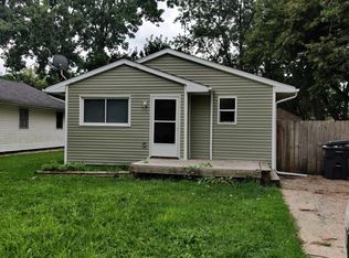 704 Juniper Rd, Valparaiso, IN 46385